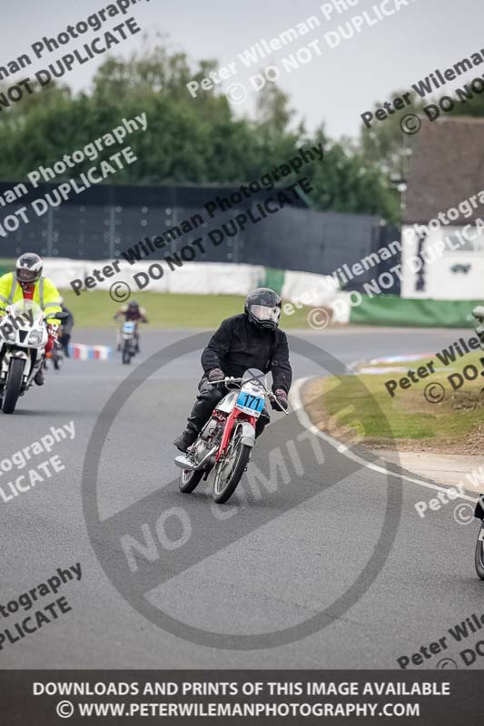 Vintage motorcycle club;eventdigitalimages;mallory park;mallory park trackday photographs;no limits trackdays;peter wileman photography;trackday digital images;trackday photos;vmcc festival 1000 bikes photographs